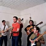 Hot-Pop. De fortrængte guitarrocken fra hitlisterne i 00'erne med deres lette, elektroniske, legesyge musik. Nu er Hot Chip klar med en ny skive med synthesizerpop - og lidt guitar. PR-foto 