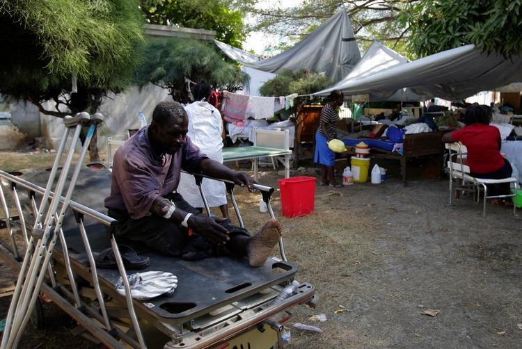 Mangel Forsyningerne hober sig op i FN's lagre i Haiti. 