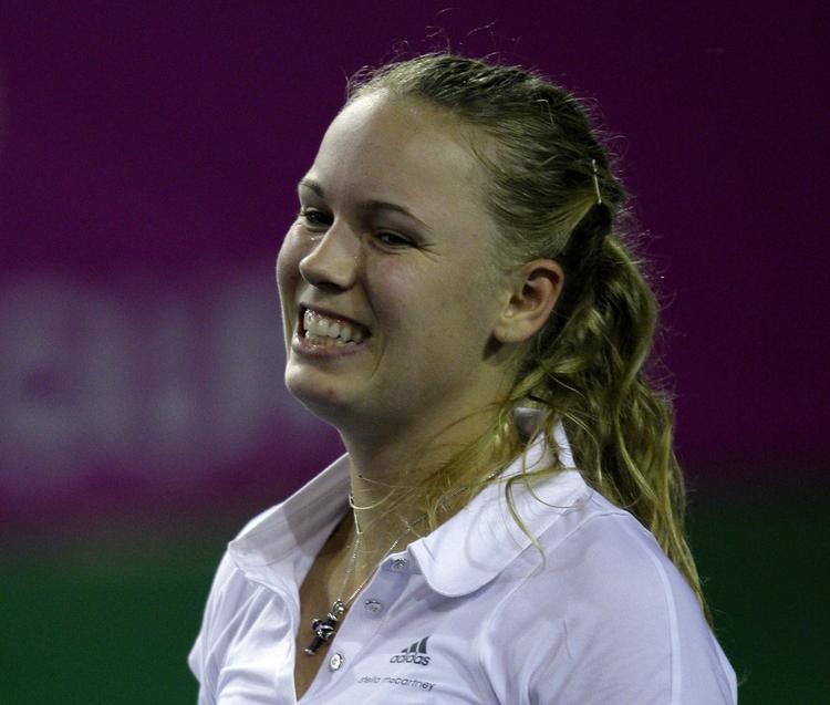 ydmyget. Caroline Wozniacki og makkeren Karina Ildor Jacobsgaard fik ikke et ben til jorden i damedoublen mod Sverige. 
