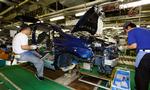 Aprilssnar? Toyotas Tsutsumi-fabrik i Japan. Verdens pt. mest sælgende bilkoncern regner med, at have solgt godt syv millioner biler, når regnsskabsåret slutter 1. april. 