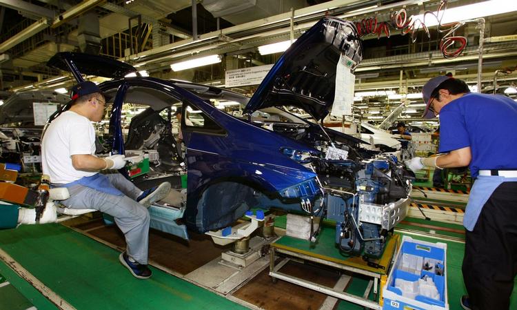 Aprilssnar? Toyotas Tsutsumi-fabrik i Japan. Verdens pt. mest sælgende bilkoncern regner med, at have solgt godt syv millioner biler, når regnsskabsåret slutter 1. april. 