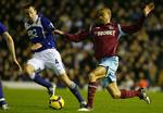 Presset. West Hams nye ejer ser gerne Kieron Dyer stoppe på grund af hans mange skader. Arkivfoto. 