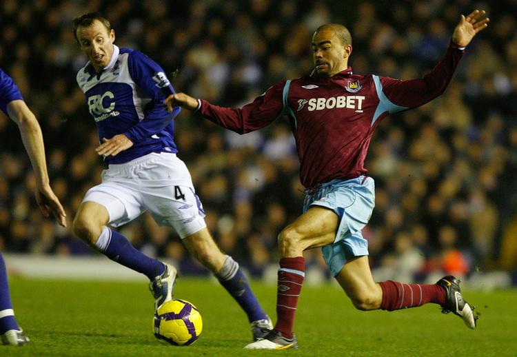 Presset. West Hams nye ejer ser gerne Kieron Dyer stoppe på grund af hans mange skader. Arkivfoto. 
