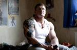 Dennis. Kortfilmen om den generte bodybuilder Dennis og hans mislykkede date er et rent hit på YouTube. Pr-foto. 
