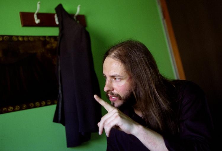 Lundin. Den firedobbelte morder kræver 100.000 kr. af Pia Kjærsgaard. 