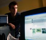 Jalousi kan næres af partnerens færden og kommentarer på facebook, oplever mange terapeuter og psykologer. 