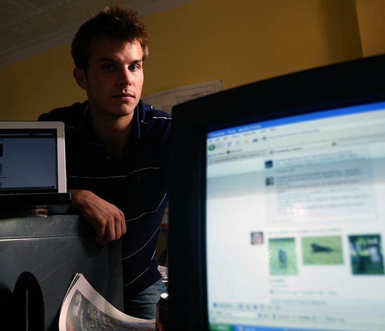 Jalousi kan næres af partnerens færden og kommentarer på facebook, oplever mange terapeuter og psykologer. 