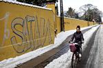 Graffiti. Kampen mod graffitien på Assistens Kirkegård er midertidig opgivet. 