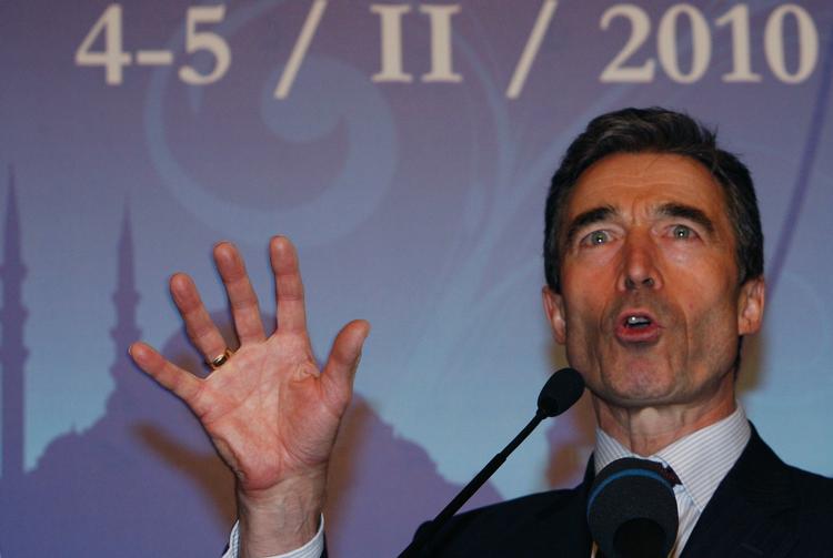 Ansættelser. Natochef Anders Fogh Rasmussen, skal snart finde to assisterende generalsekretærer. Tyrkiet forventer en landsmand blandt de udvalgte. 
