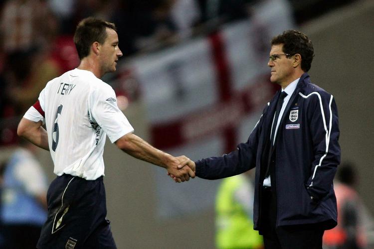 tak. Overvejelserne endte med, at Fabio Capello sagde tak for indsatsen som anfører til John Terry. Arkivfoto. 