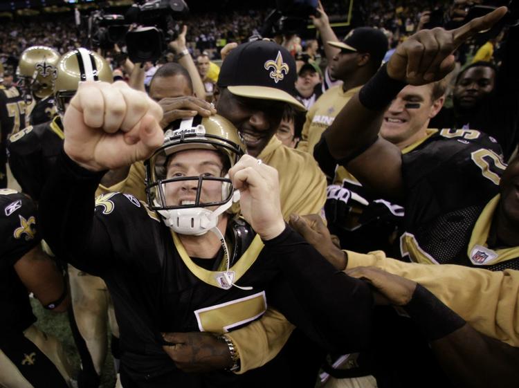 snævert. New Orleans Saints måtte ud i ekstratid for at sikre sig pladsen i Super Bowl-finalen mod Indianapolis Colts.. Garrett Hartley (5) sikrede sejren for Saints med et field goal mod Vikings. Arkivfoto. 