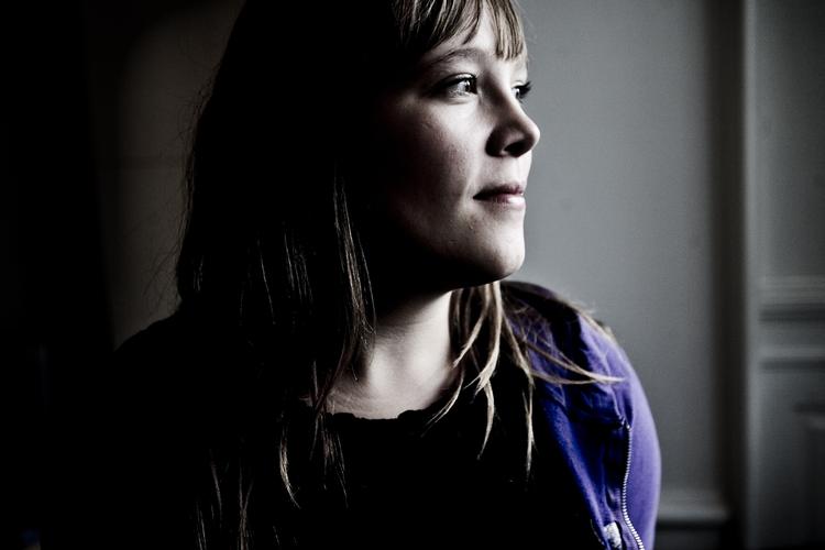 Integrationsordfører fra SF, Astrid Krag, vil samle oppositionen for ændre lovgivingen for voldsramte kvinder, der søger opholdstilladelse. 