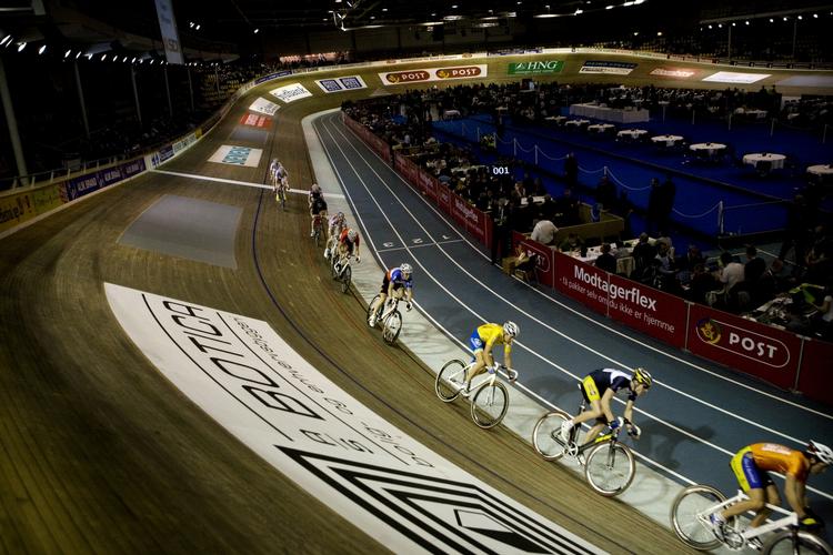 neutraliseret. Cyklerne måtte blive på inderkredsen, da der opstod et hul i banelegemet i Ballerup. Arkivfoto. 