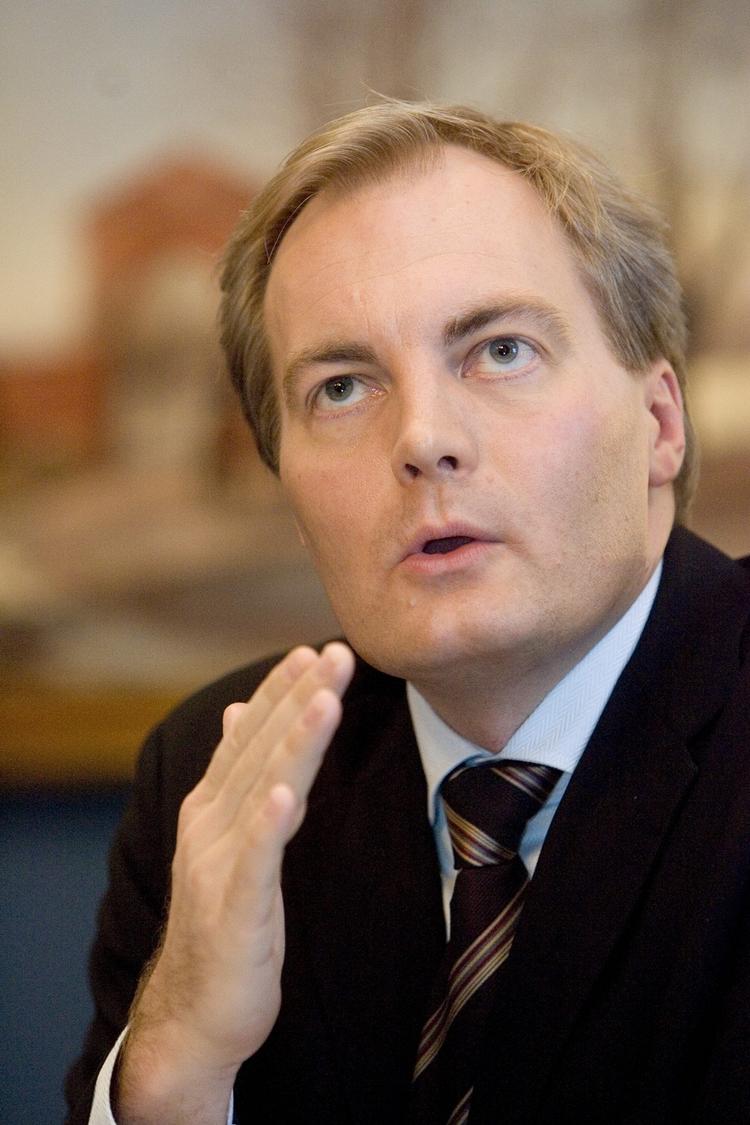 lovændring?  Peter Skaarup vil gerne have kortlagt, hvor mange voldesramte kvinder, der udvises efter skilsmisse. Hvis der er flere eksempler, åbner han for at ændre loven. 