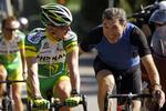 legende. Det belgiske cykel-ikon Eddy Merckx ses her i 2006 på en træningstur under Tour de France med den senere dopingdømte Floyd Landis fra USA. Belgieren afviser rygter om en kræftsygdom. Arkivfoto. 