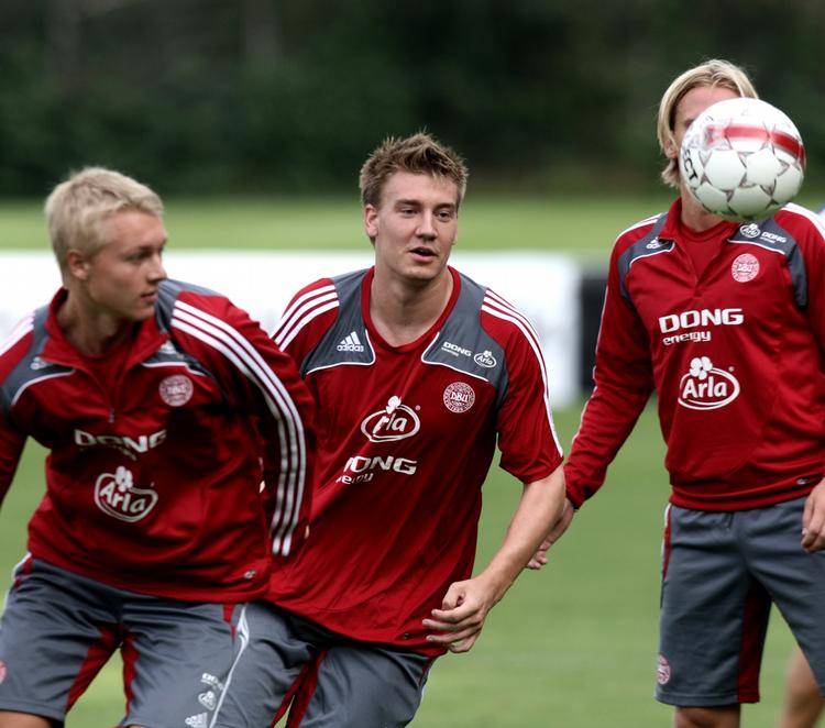 bejlere. Kjær, Bendtner og Chr. Poulsen kæmper med holdkammeraterne Thomas Sørensen og Jakob Poulsen om titlen som årets spiller. 