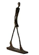 Bekostelig. Giacomettis 'Gående mand' blev solgt for 553 millioner i onsdags, som i faktiske priser er verdensrekord for en auktion. Dette er Louisianas identiske skulptur. Foto: Finn Brøndum/Louisiana 