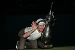 trofæ. Miguel Angel Jimenez sejrede i Dubais ørken. 