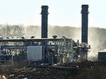 eksplosion. Røg stiger op fra kraftværket i USA. 