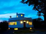 Form. Det karakteristiske runde hus i Søborg er opført i 1949-52, som et selvbyggeri af Carl Frederik Nielsen. Nu er huset blevet totalrenoveret.. 