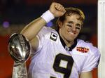 trofæet. New Orleans Saints' quarterback Drew Brees blev udråbt til kampens spiller i Super Bowl. 