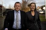 OPBAKNING. Solrun Løkke Rasmussen bakker sin mand op. Også i hans valg af feriedage. 