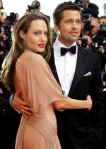 SØGSMÅL. Brad Pitt og Angelina Jolie sagsøger News Of The Week efter avisen skrev, at parret var ved at gå fra hinanden. 