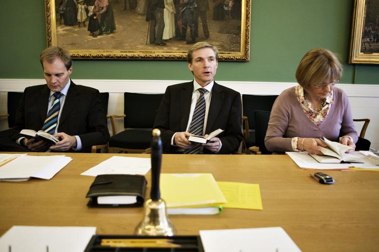 Helgardering. Kristian Thulesen Dahl har tidligere åbnet døren på klem for et samarbejde med Socialdemokraterne og SF, hvis magten skulle tippe ved næste valg. Og hver sjette af Dansk Folkepartis vælgere bakker fuldtonet op. 