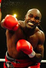 Gammelfar. Med sine 47 år er Holyfield tre år ældre end Brian Nielsen. Arkivfoto. 