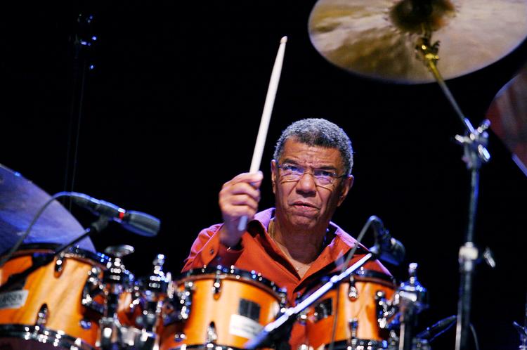 Trio Beyond med Jack DeJohnette (billedet) omgivet af John Scofield og Larry Goldings i Koncerthuset var den første store begivenhed under årets VinterJazz. Foto: Morten  Langkilde 