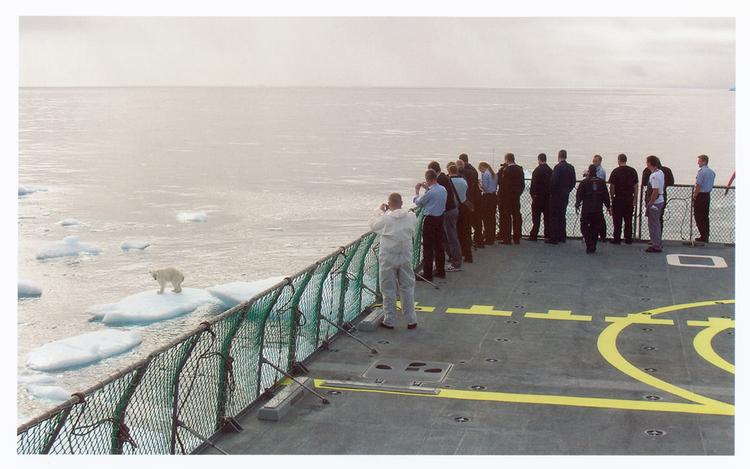 Is. Møde med en afmagret isbjørn med for lidt is under poterne i Baffin Bugt. Foto: Per Herholdt Jensen 