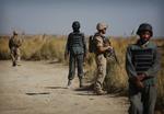 Patrulje. Amerikanske soldater på patrulje med afghanske politifolk. 