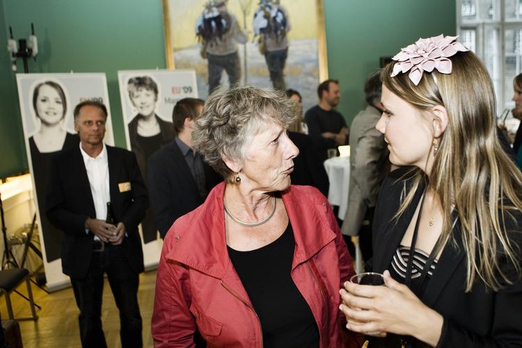Ommer. De to SF'ere i Europaparlamentet, Margrete Auken og Emilie Turunen, stemte i dag imod godkendelsen af Connie Hedegaard og resten af Kommissionen. De endte dog med at være i mindretal. 
