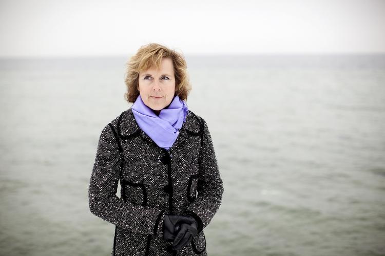 Klima-Connie. I morgen kan Connie Hedegaard endelig kalde sig klimakommissær. Jose Manuel Barrosos kommission er blevet godlkendt - med tre måneders forsinkelse. 