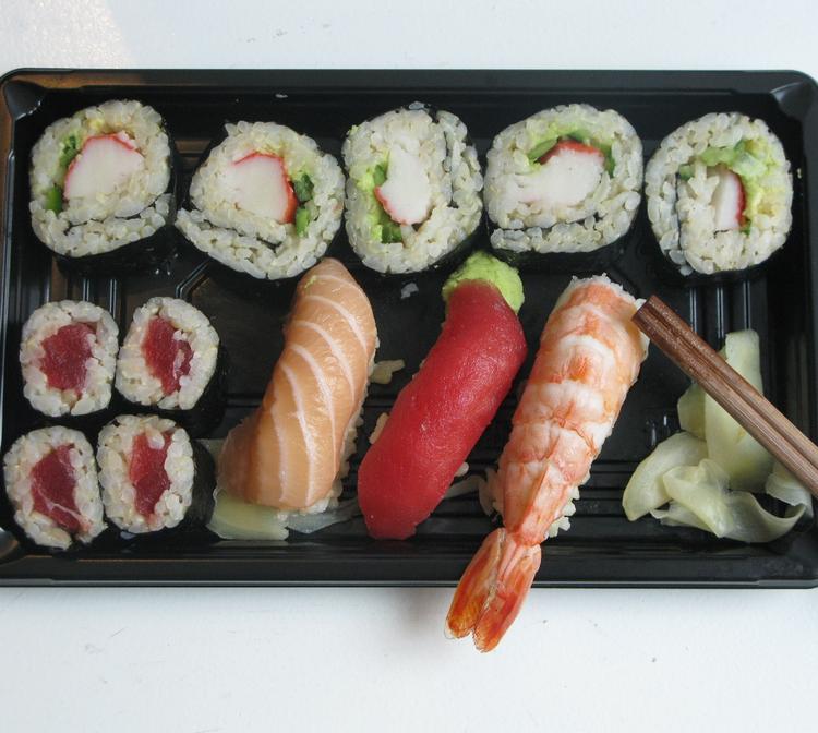 Sushi får en lidt sødere smag og mere bid, når den laves på upolerede ris. 