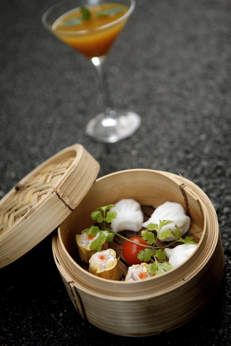 Ved at dampe sin mad i stedet for at koge den, kan man bevare smag og ikke mindst vitaminer. Arkivfoto. 