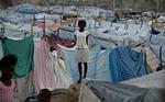 LEJR. Haitiansk kvinde i en uorganiseret teltlejr i landets ødelagte hovedstad. 