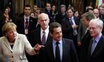 Krisemøde. Angela Merkel fra Tyskland og Nicolas Sarkozy fra Frankrig leder an i snakken. I mellem dem står den græske premierminister, George Papandreou, og til højre EU-præsident Herman Van Rompoy. 