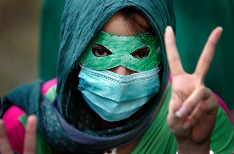 Iranske studerende er på gaden for at markere deres modstand mod det iranske styre. 