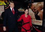 Wilson. Billedet er fra december 2007, da Charlie Wilson går til premiere på filmen om ham selv, ledsaget af hustruen siden 1999, ballerinaen Barbara Alberstadt. 
