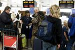 KONKURSFORSIKRING. Ny lov tvinger bl.a. flyselskaber til at tilbyde kunderne en konkursforsikring. Men nogle af de helt store nægter. 