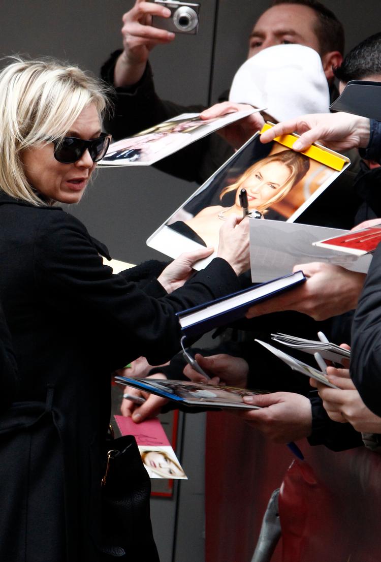 Stjernestøv. En af de første celebrities til at ankomme til Berlinalen i år var skuespilleren Renée Zellweger. Foto: Fabrizio Bensch/Reuters 