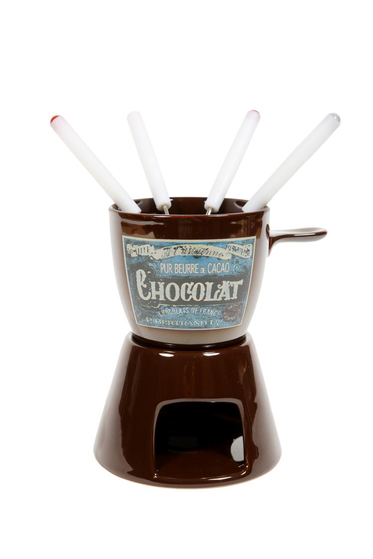 Det chokoladebrune fonduesæt er fundet i designbutikken Urban Outfitters og koster 175 kr. 