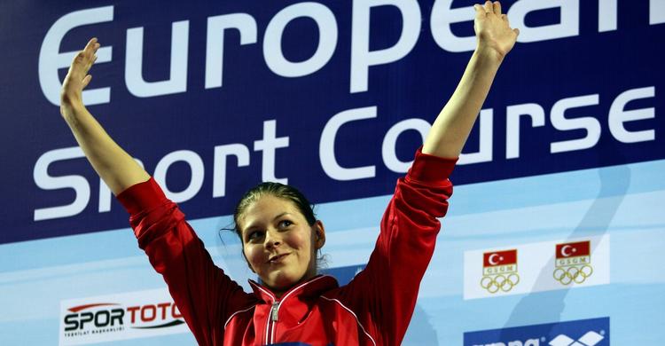 afbud. To gange er Lotte Friis blevet europamester på kortbane i 800 meter fri, men det sker ikke i år. Arkivfoto. 