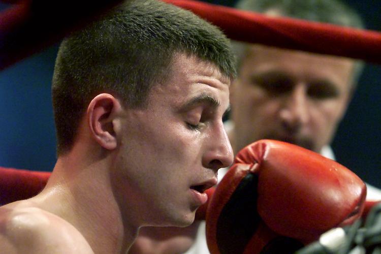 storkamp. Allan Vester får hænderne fulde, når Hector 'Macho' Camacho kommer på besøg i Jylland 26. marts. Arkivfoto. 