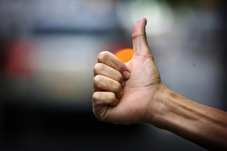 Banditdumhed. 'Afsøg flugtveje' står der på første side i bandithåndbogen. Den havde to vestsjællandske indbrudstyve vist ikke fået nærlæst, inden de i går gik på togt. 