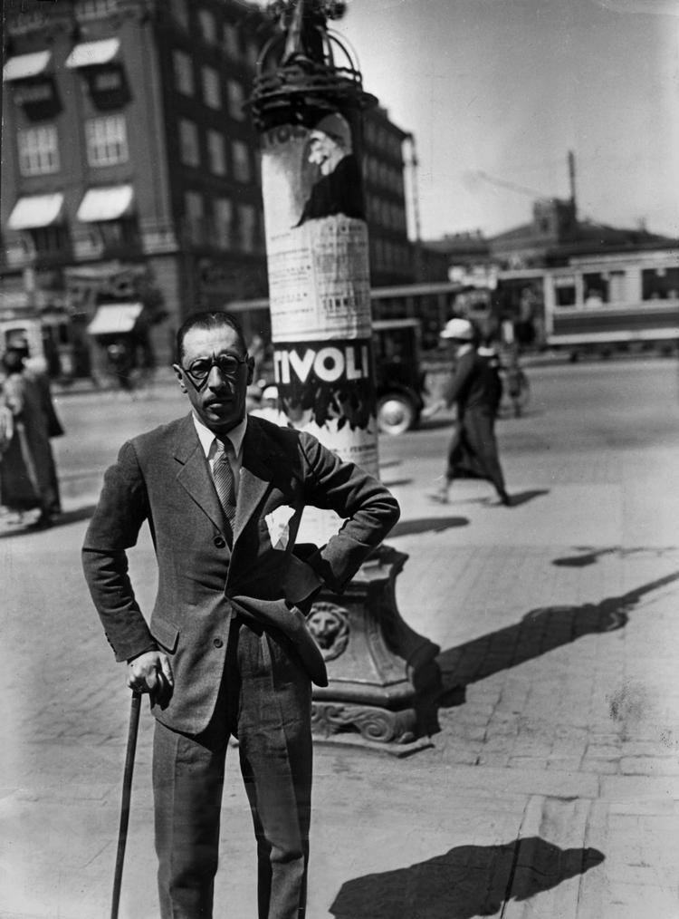 Igor Stravinsky, der her ses under et besøg i København i 1920'erne, forvandlede sig fra fattiglus til verdensstjerne. Ikke mindst på grund af hans ballet, der efterlod pariserne i granatchok i 1913. Arkivfoto: Polfoto 