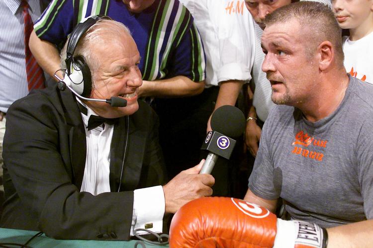 pay-per-view. Brian Nielsen interviewes ved ringside. Danskeren skal måske gøre comeback mod Evander Holyfield. Arkivfoto. 