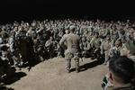 OFFENSIV. Amerikanske og afghanske tropper får de sidste instrukser inden starten på storoffensiven i Helmand. 