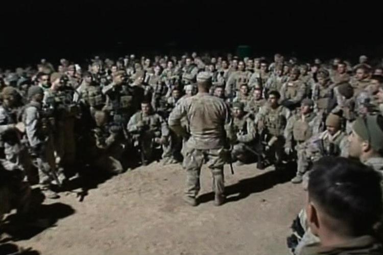 OFFENSIV. Amerikanske og afghanske tropper får de sidste instrukser inden starten på storoffensiven i Helmand. 